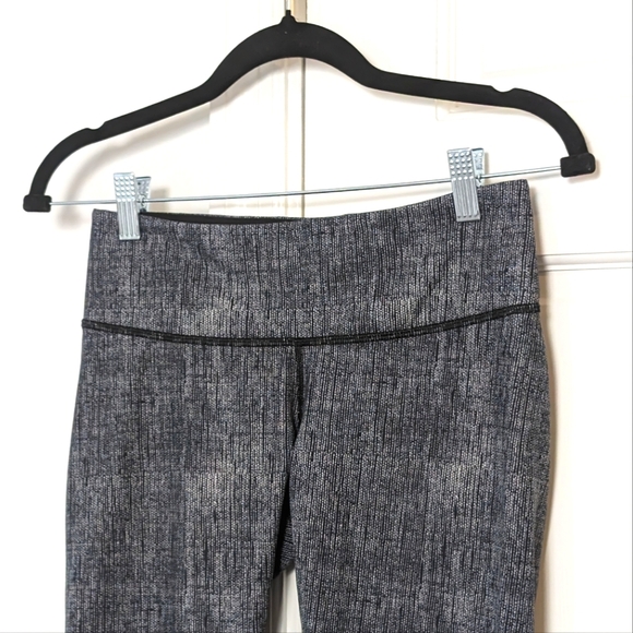 Lululemon Wunder Under Crop *Full-On Luxtreme Burlap Texture Black Dune | Size 6 - Picture 5 of 9